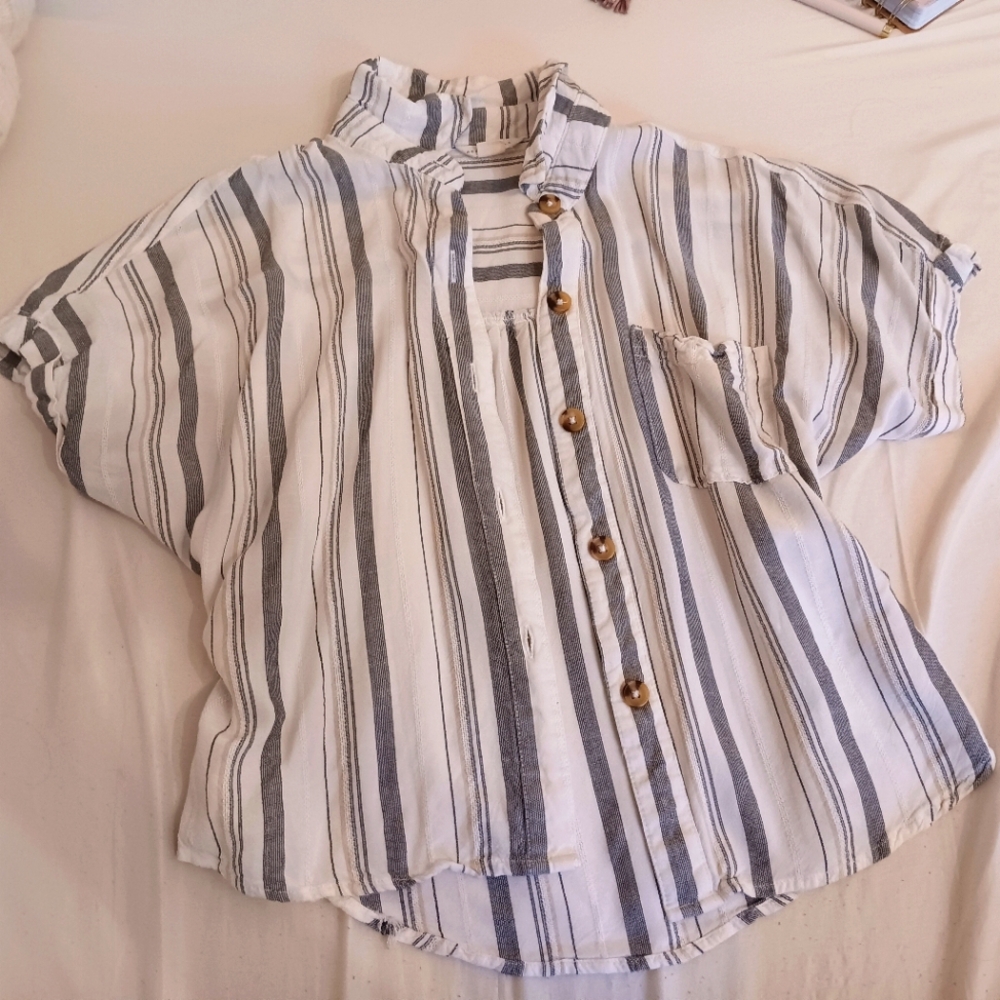 Aeropostale button up white and gray t-shirt size XS, NWOT